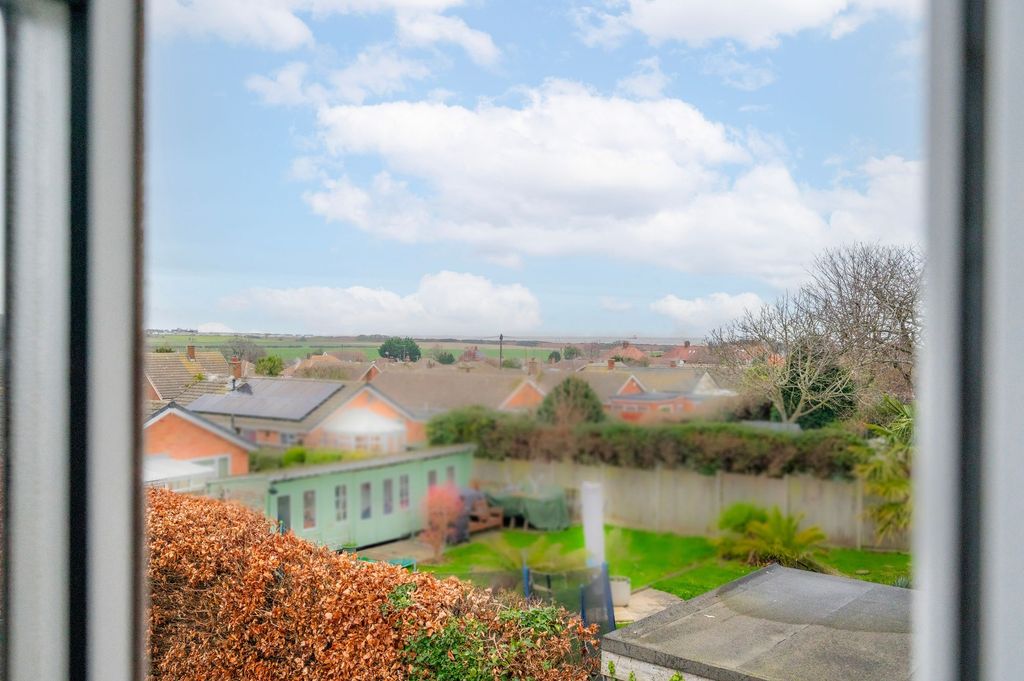 Property photo 2 of 27