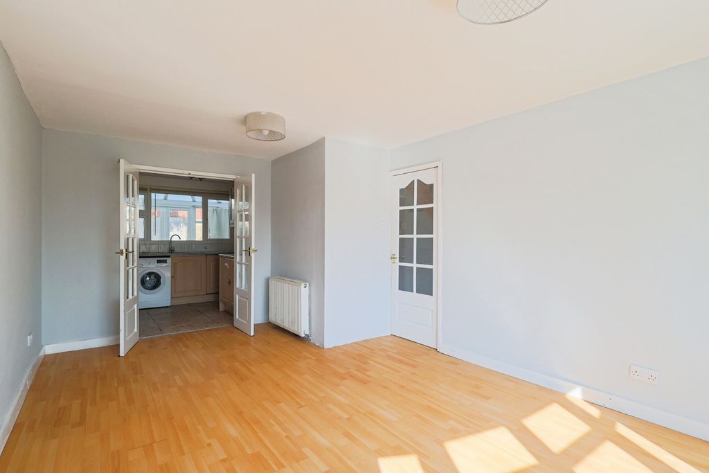Property photo 3 of 17 Photo