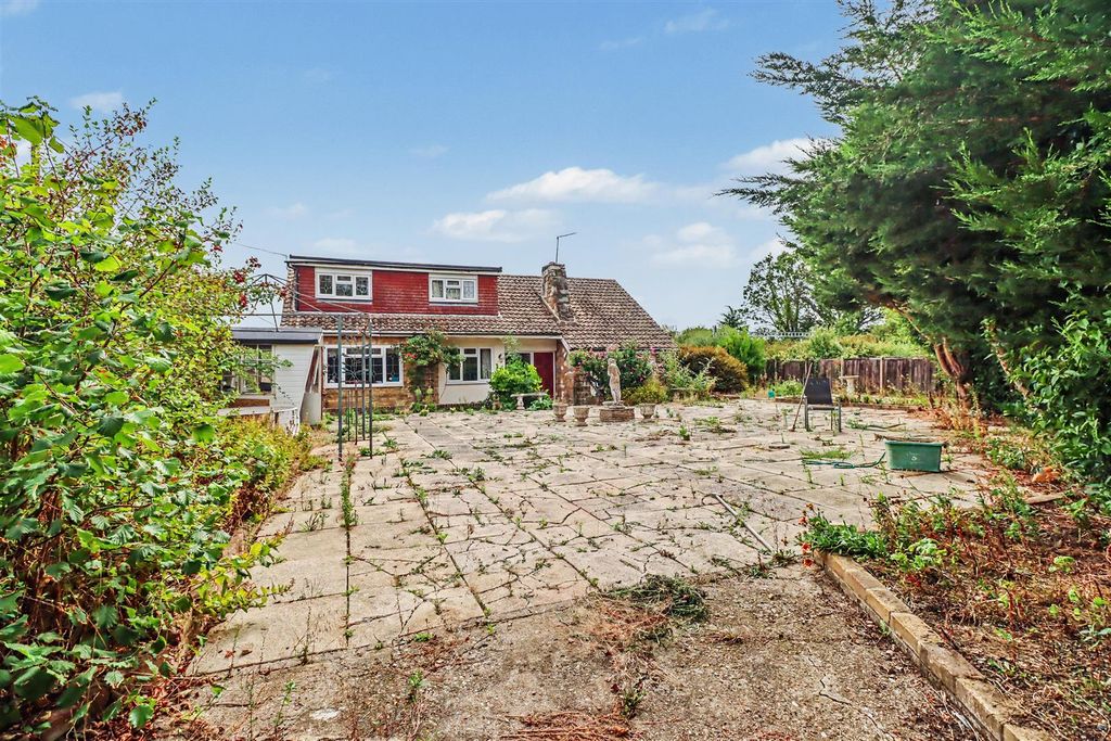Property photo 1 of 19 Oak Lodge Castledon Road Outside-5.Jpg