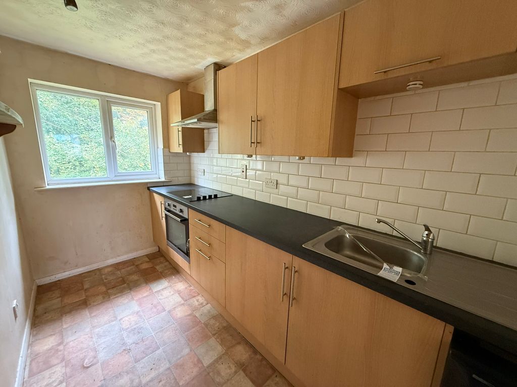 Property photo 3 of 11 Kitchen