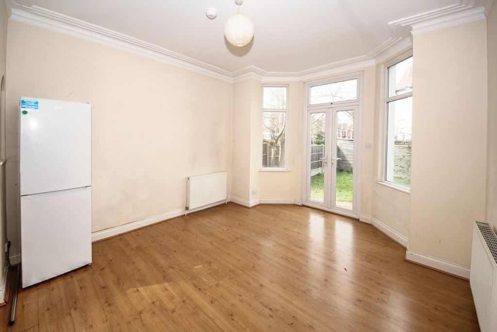 Property photo 3 of 9 Media