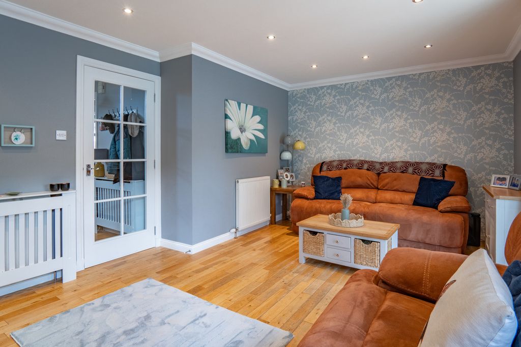 Property photo 2 of 32