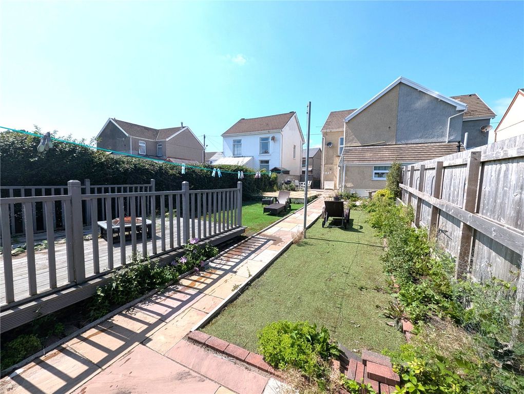 Property photo 3 of 11 Picture No. 19