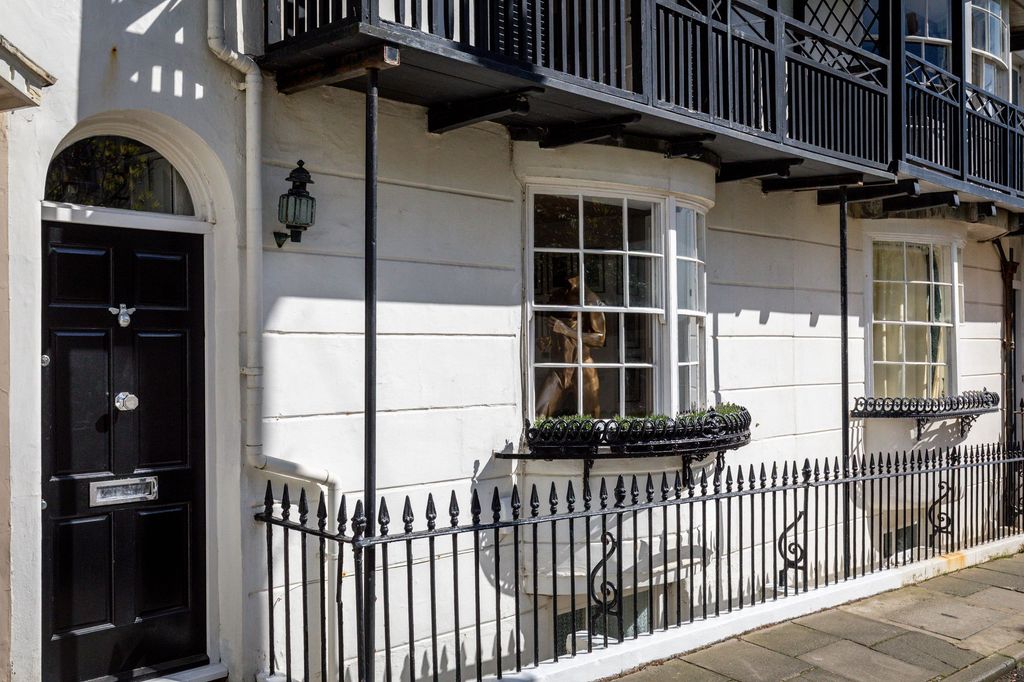 Property photo 1 of 23