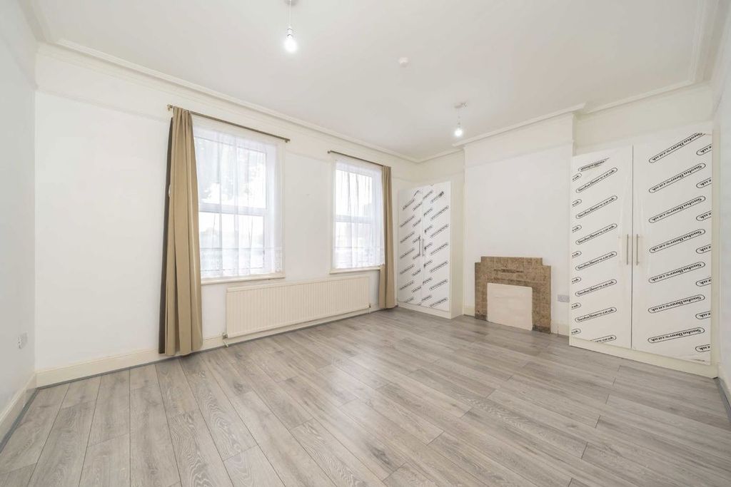 Property photo 1 of 5
