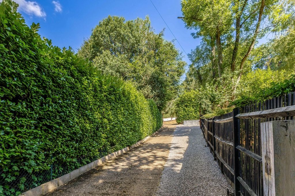 Property photo 2 of 16 Driveway