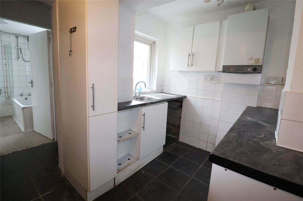 Property photo 2 of 11 Kitchen