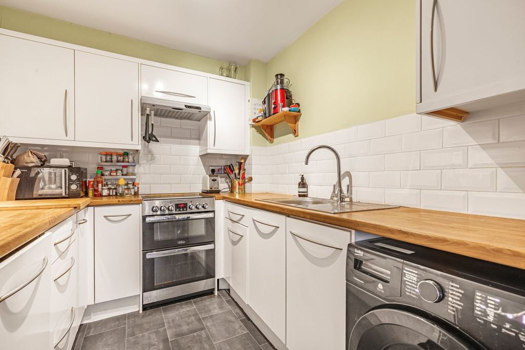 Property photo 2 of 9 Picture No. 31