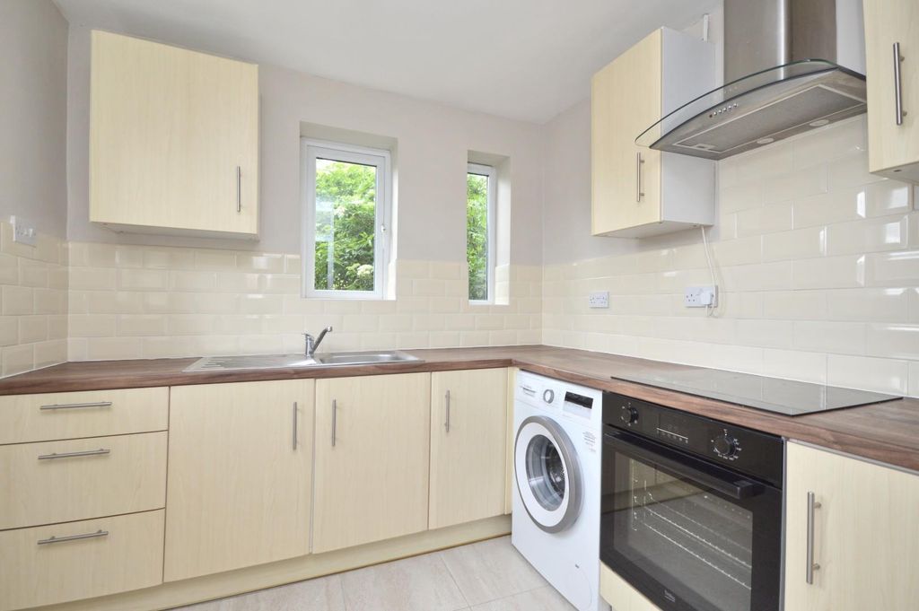 Property photo 2 of 8 Kitchen
