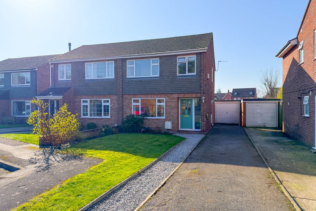 Property photo 1 of 16 1A