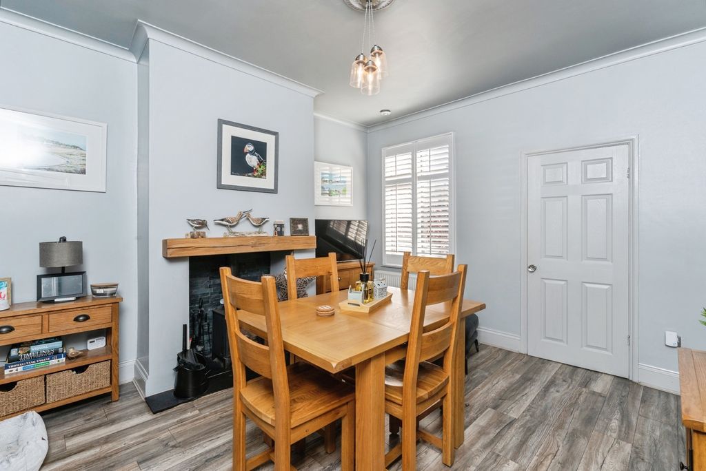 Property photo 3 of 28 Pbox-Img.Jpg