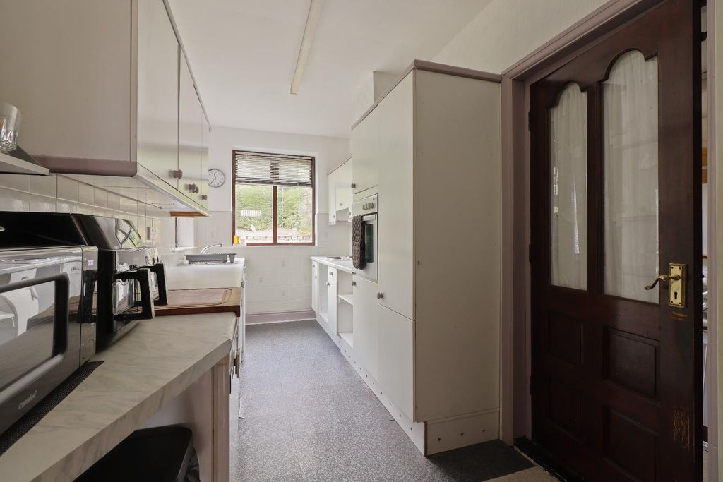 Property photo 3 of 33 Kitchen