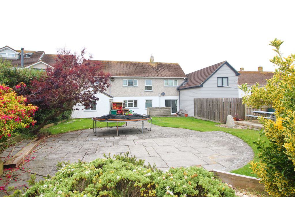 Property photo 2 of 31