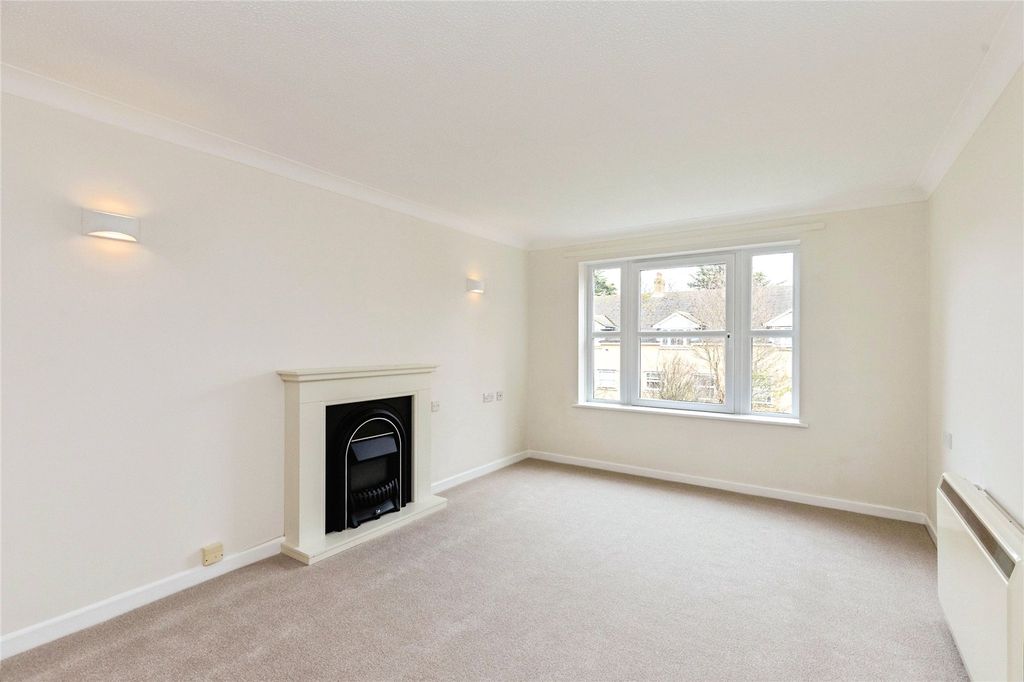 Property photo 2 of 11 Lounge