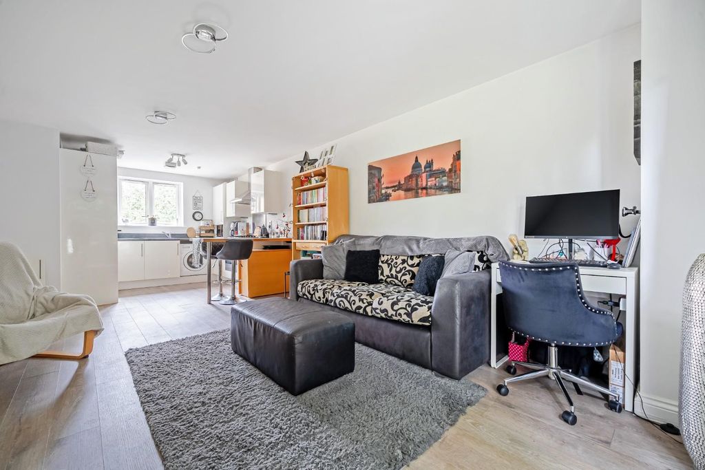 Property photo 2 of 16 1329553-4-6884Ceb3E6Cb0.Jpg