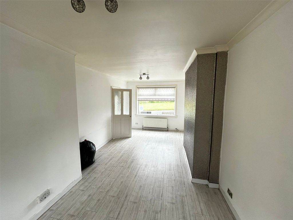 Property photo 3 of 8 Picture No. 04