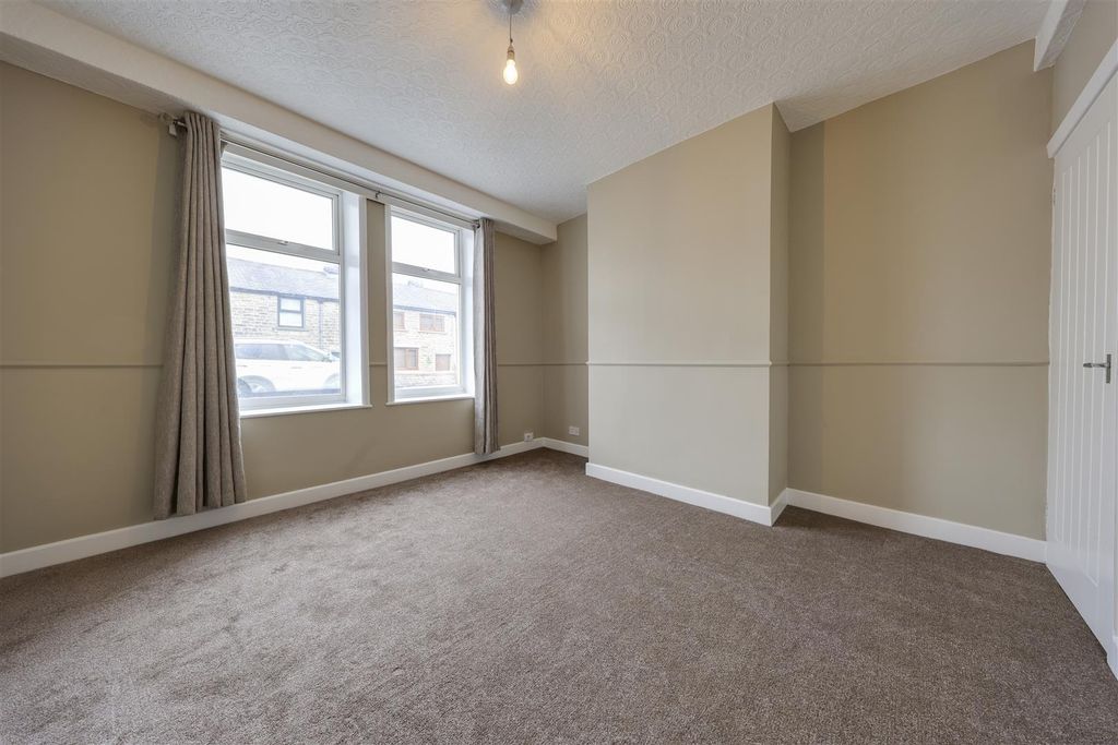 Property photo 1 of 10 Bedroom