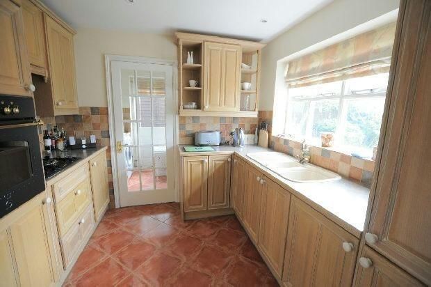 Property photo 3 of 18 Kitchen