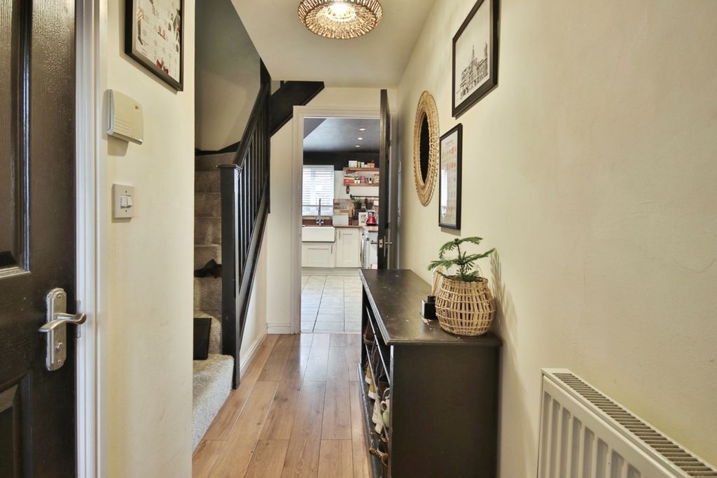 Property photo 2 of 18 4197425