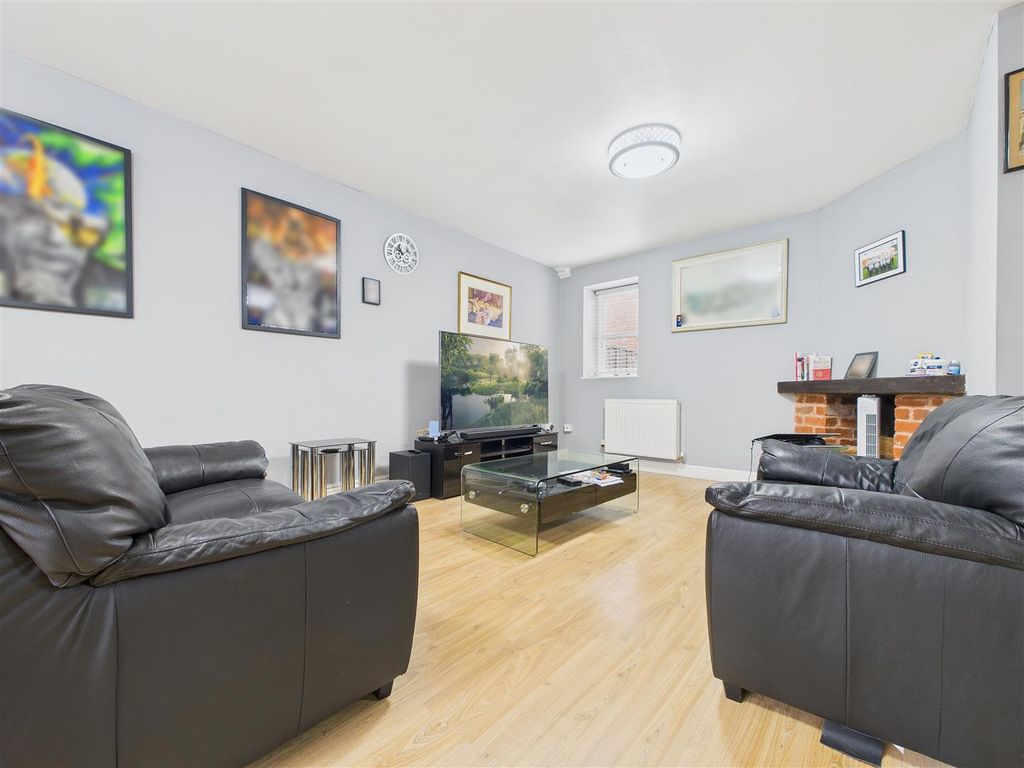 Property photo 2 of 12 Cam01407G0-Pr0046-Still006.Jpg