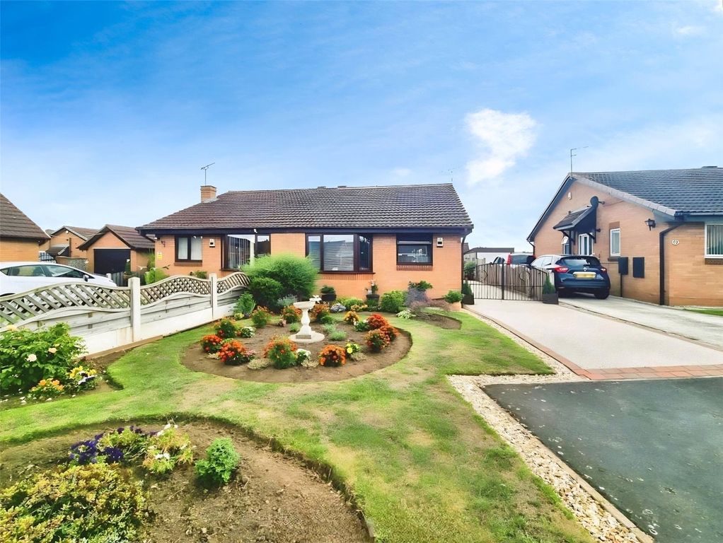 Property photo 3 of 19 Frontage