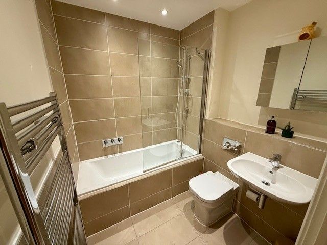 Property photo 3 of 11 Bathroom