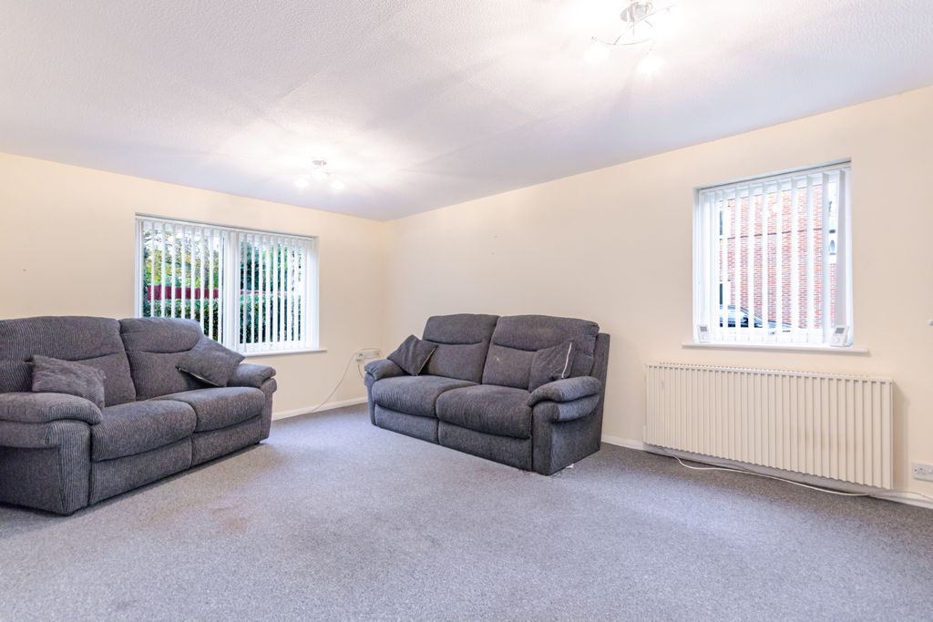 Property photo 3 of 15 Living 1