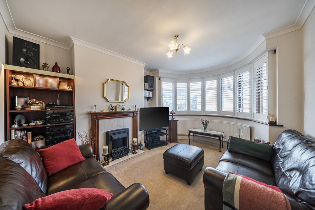 Property photo 2 of 18 1414970-18-699344...