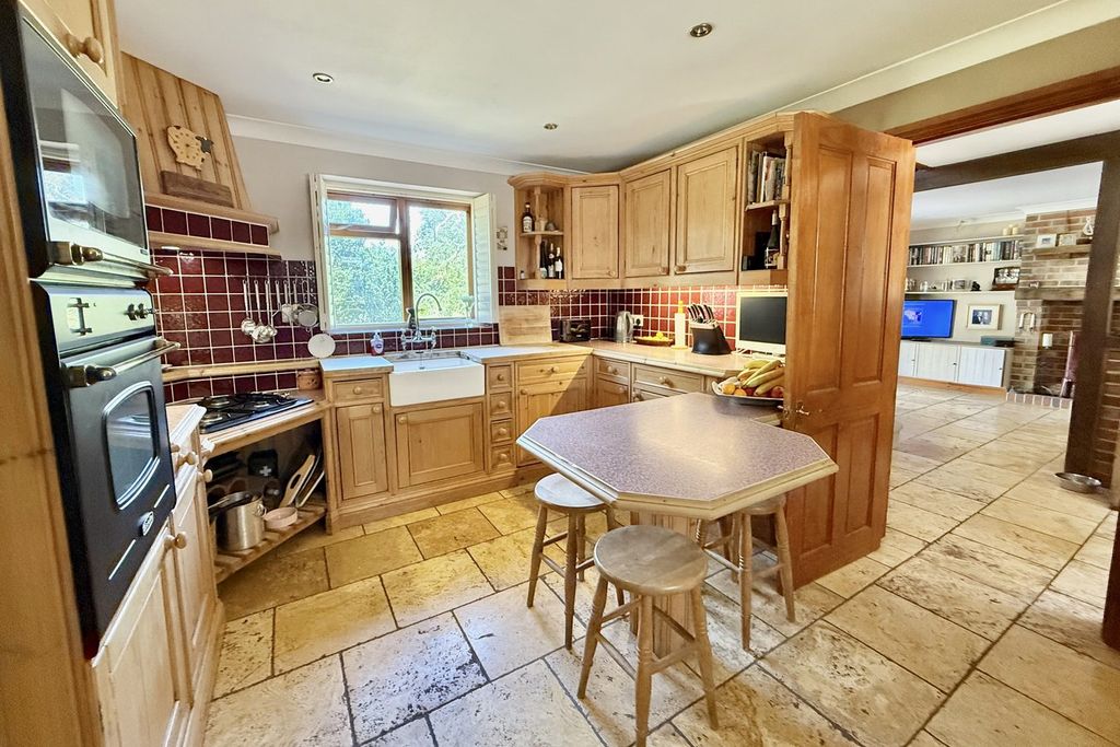 Property photo 2 of 32