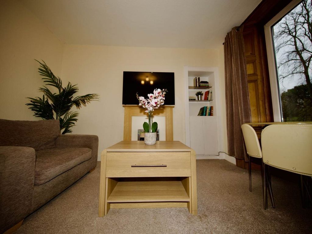 Property photo 3 of 11 7 Living _ Television