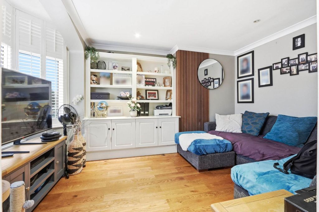 Property photo 3 of 18