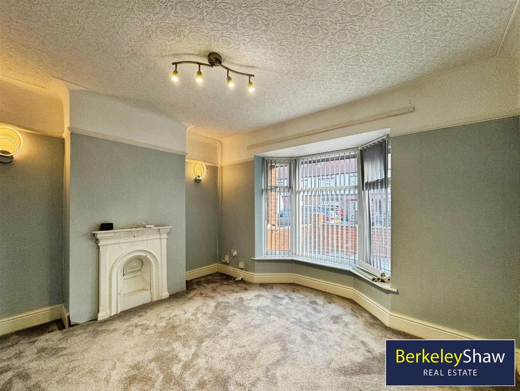 Property photo 3 of 20 Living Room