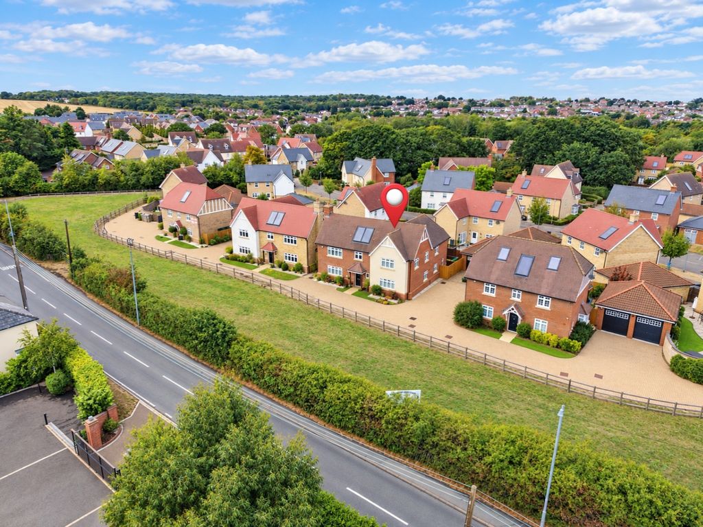 Property photo 1 of 35 4017982