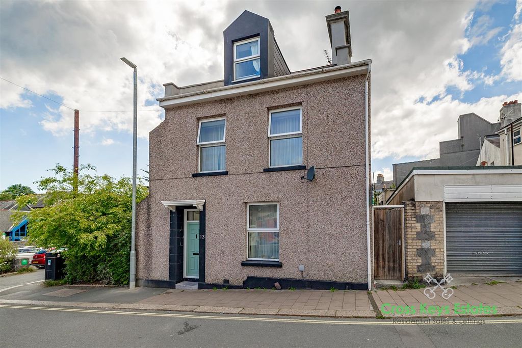 Property photo 1 of 43 Stoke Village