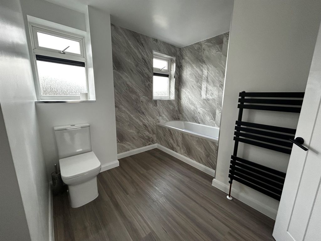 Property photo 3 of 13 Bathroom
