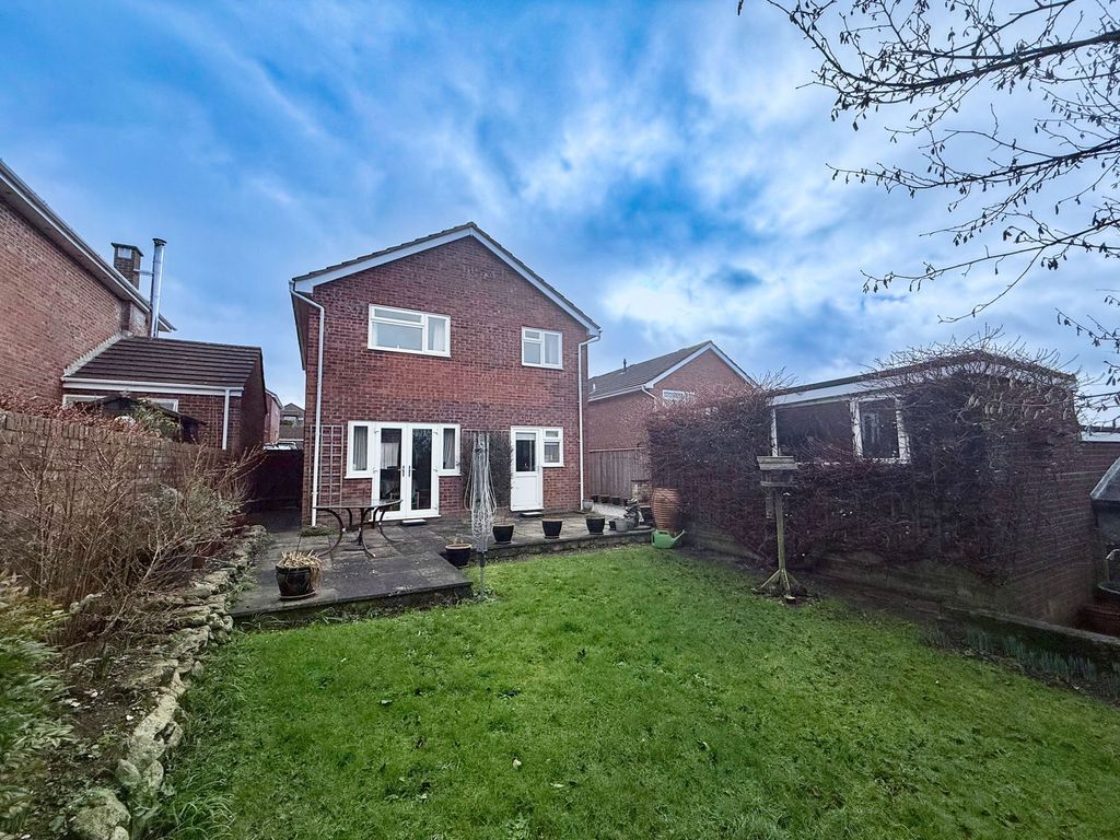 Property photo 2 of 12