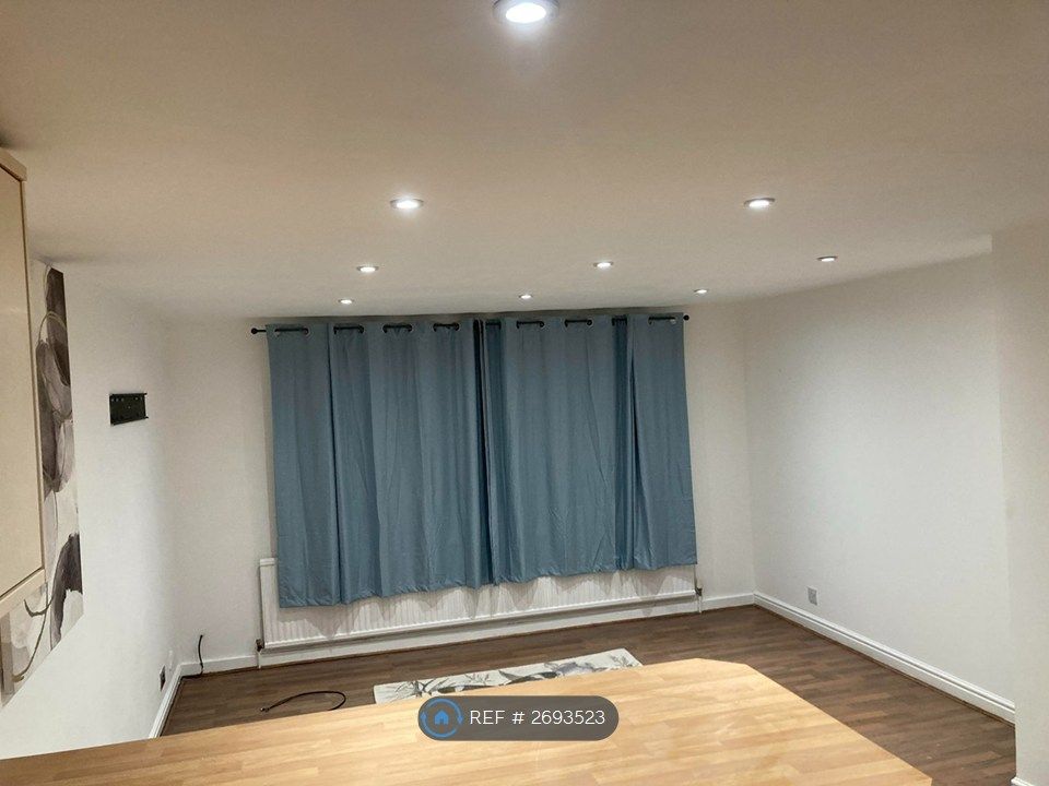 Property photo 2 of 7 Living Room