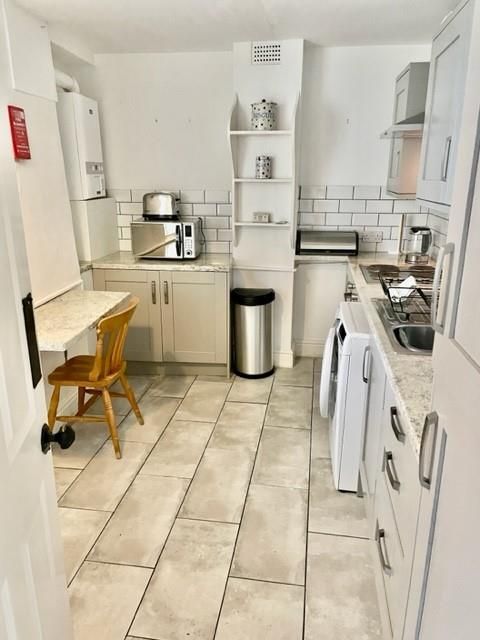 Property photo 2 of 10 Kitchen