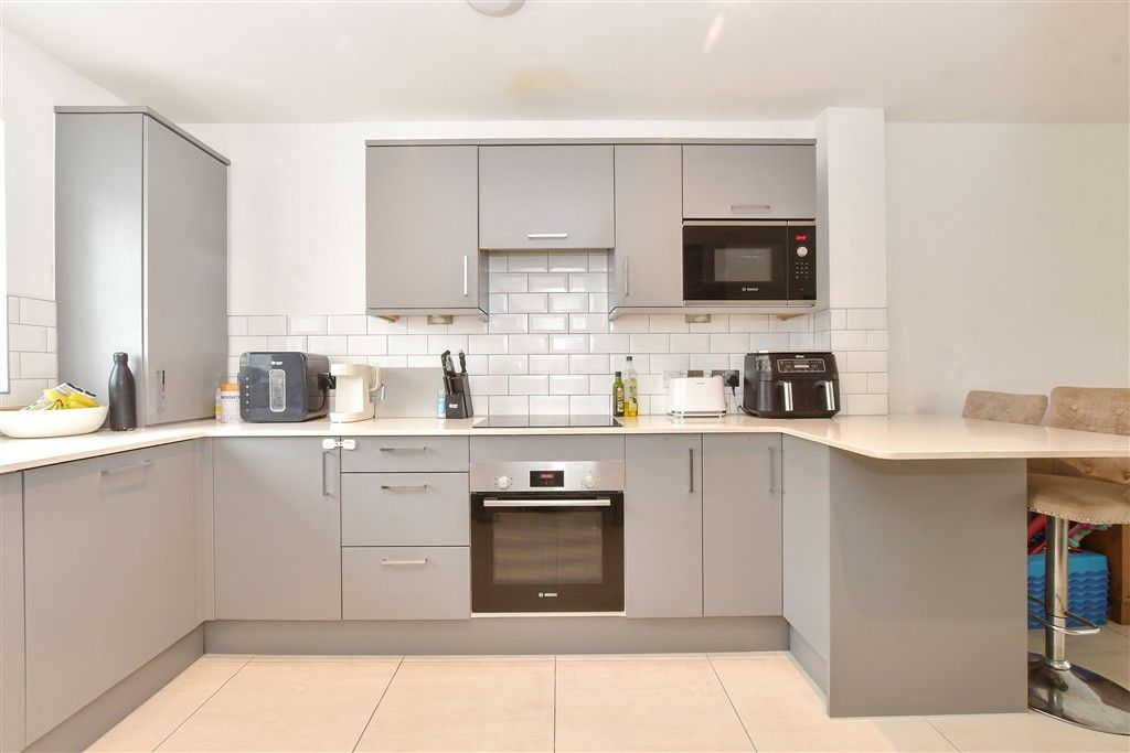 Property photo 3 of 11 Kitchen