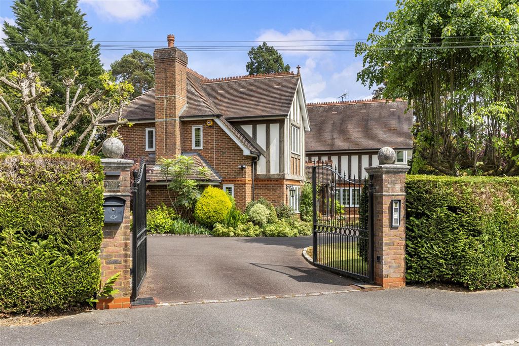 Property photo 1 of 35 Victoria House The Covert, Ascot, Sl5 9Js-30.Jpg