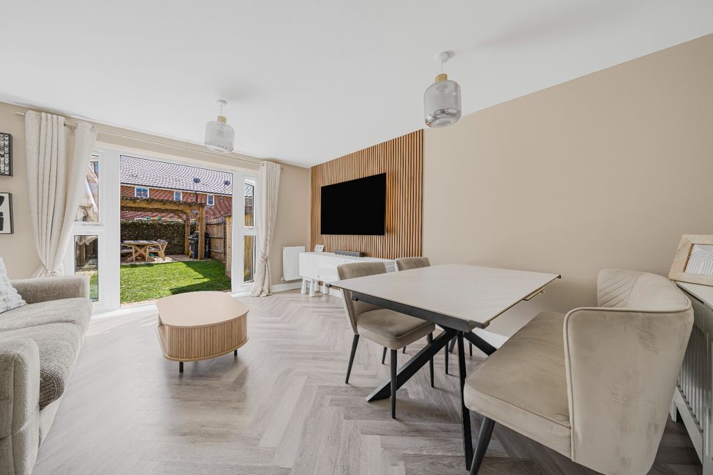 Property photo 3 of 13 5426943