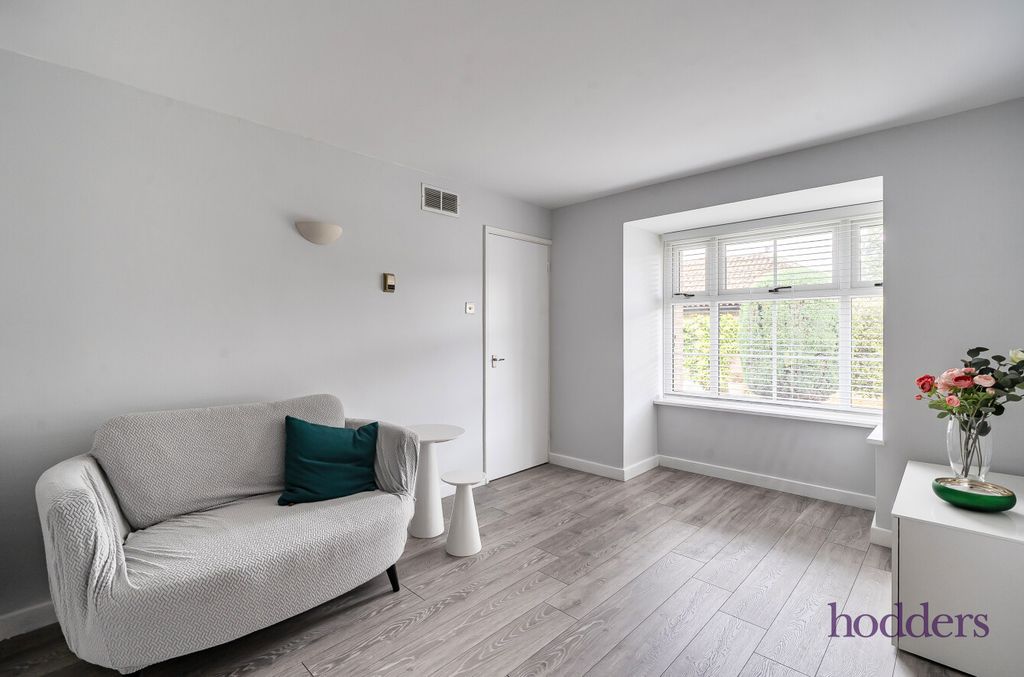 Property photo 2 of 18 4Ae19Cb5-2592-420...