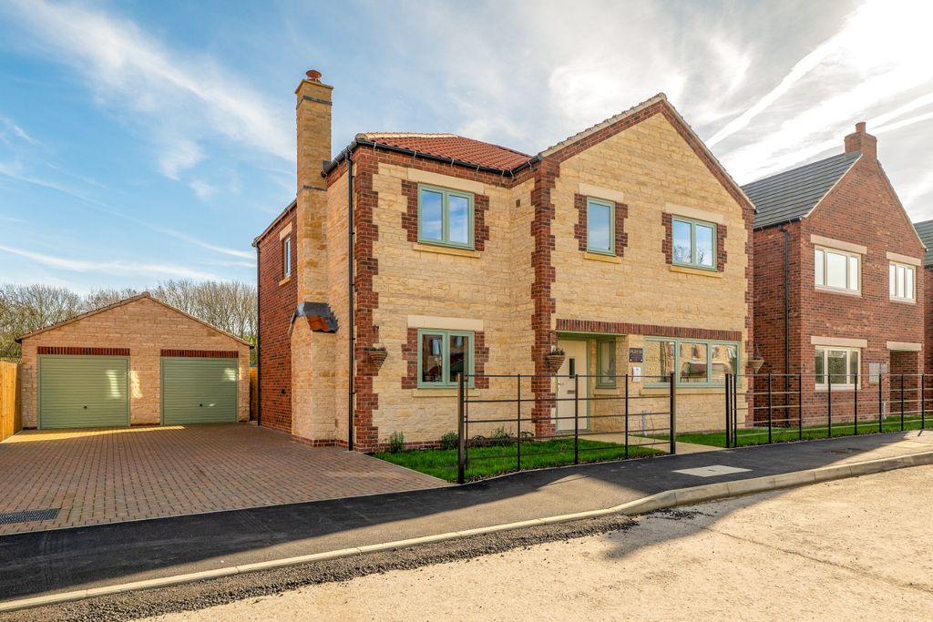 Property photo 1 of 36 4993211