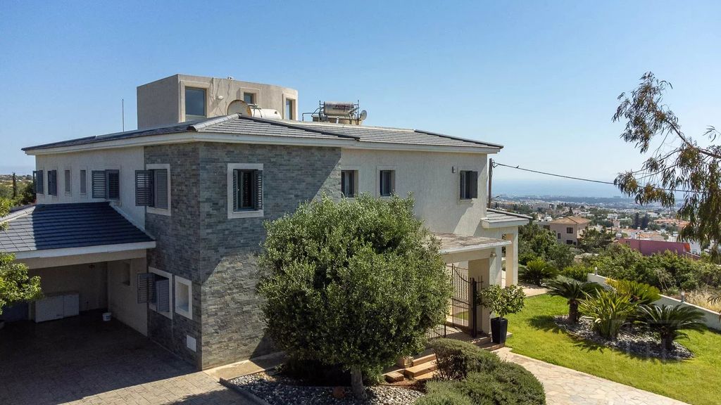 Property photo 2 of 37