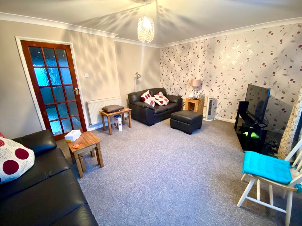 Property photo 3 of 17 Lounge