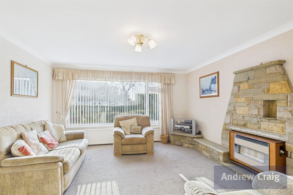 Property photo 2 of 22 Lounge