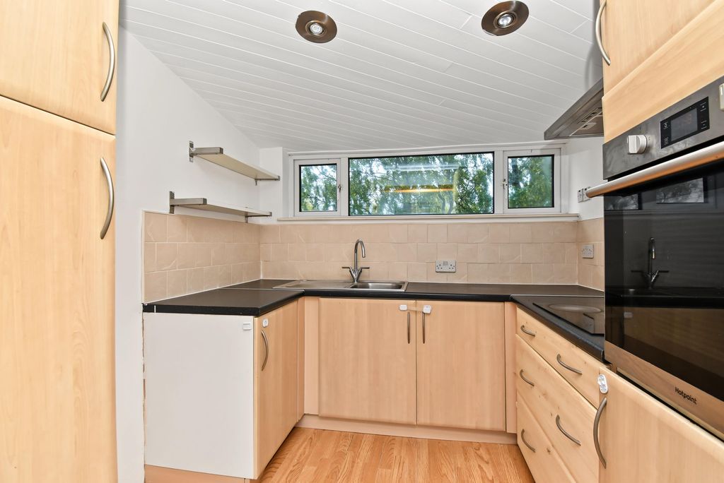 Property photo 3 of 16 Kitchen