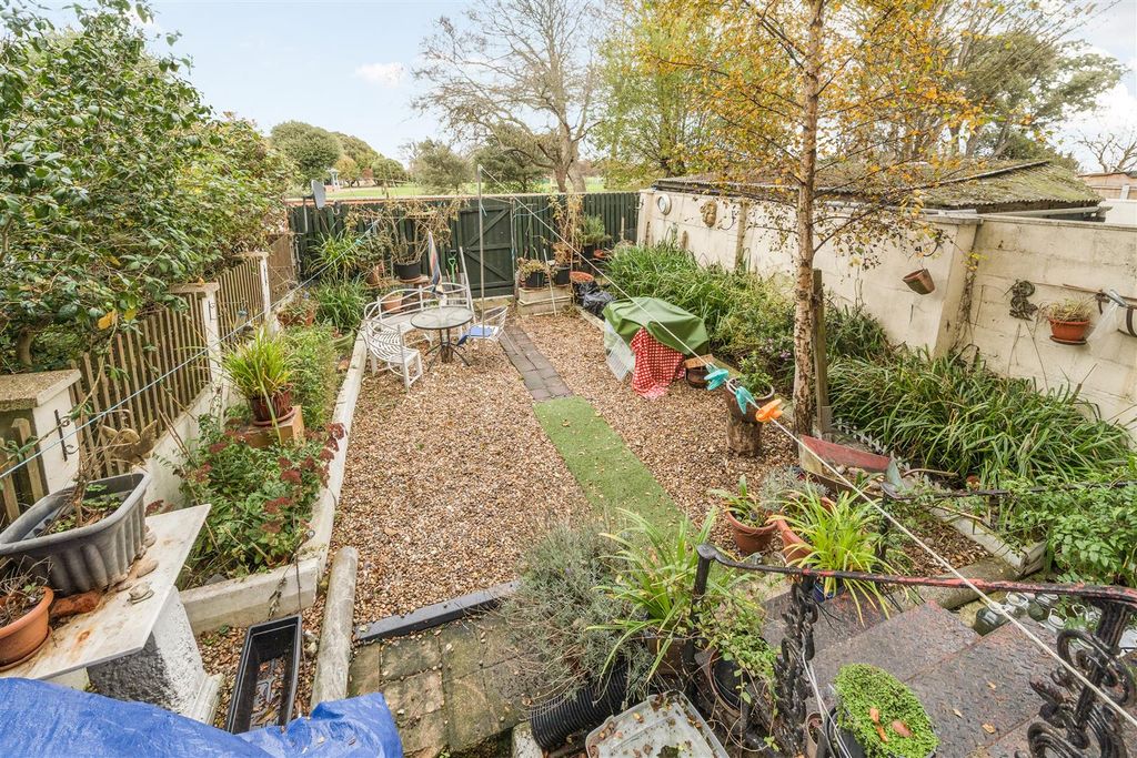 Additional image 15 of 6 bed terraced house for saleOrwell Road, Harwich CO12