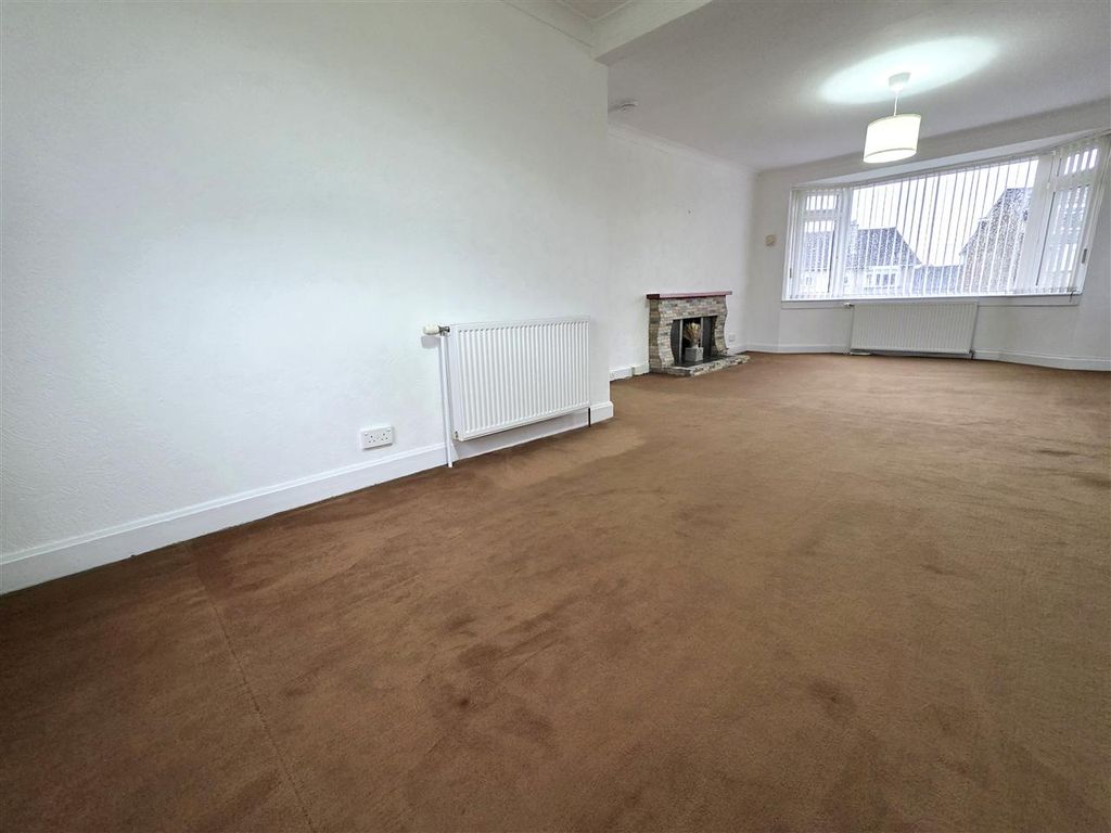 Property photo 2 of 15 Lounge