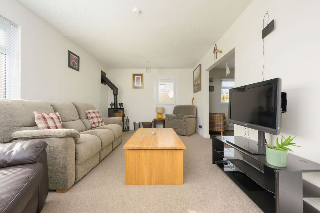 Property photo 2 of 31